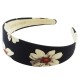 Diadem färgat tyg med vita blommor