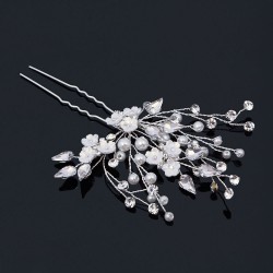 Hårnål vita blommor med pärlor och stenar